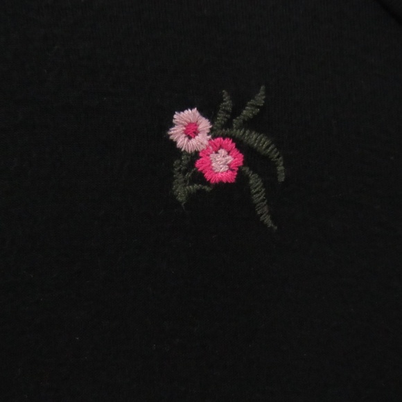 American Eagle Soft & Sexy Embroidered Floral Tee - Picture 3 of 10